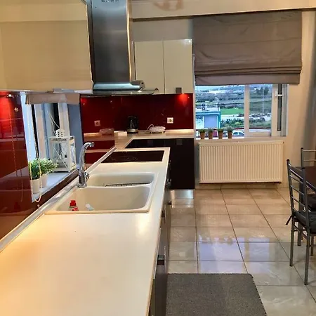 Luxury House In With A Great View Balcony *