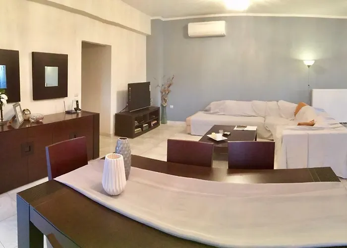 Luxury House In With A Great View Balcony נאפפליו