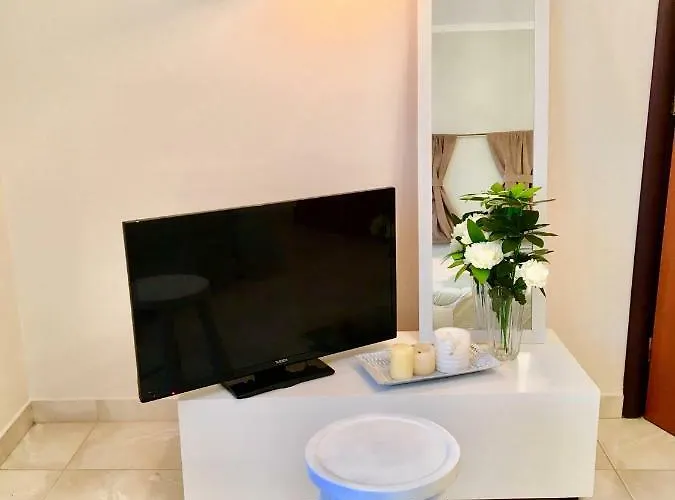 Luxury House In With A Great View Balcony דירה נאפפליו